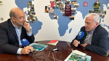 Ángel Expósito y el general Manuel Bretón, presidente de Cáritas