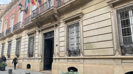 Acceso al Palacio Provincial, sede de la Diputación de Almería.