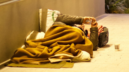 Persona sin hogar atendida por Cruz Roja