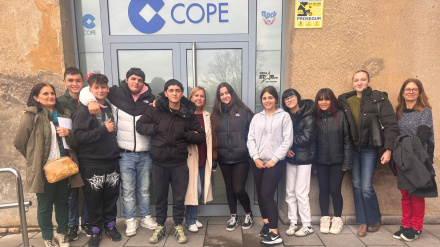 Alumnos del IES Leopoldo Alas Clarín visitan COPE Oviedo