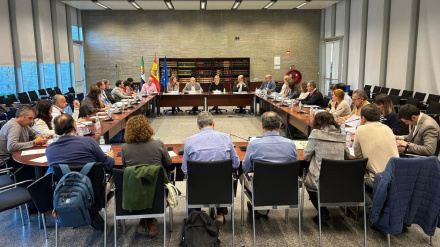Reunión de la Mesa General de Negociación.La consejera de Hacienda y Administración Pública, Elena Manzano, ha anunciado este martes que la Oferta Pública de Empleo de 2025 contará con 2.376 plazas, de las que 746 son de Administración General, 1.072 del Servicio Extremeño de Salud (SES) y 558 de Educación.SOCIEDAD ESPAÑA EUROPA EXTREMADURAJUNTA DE EXTREMADURA