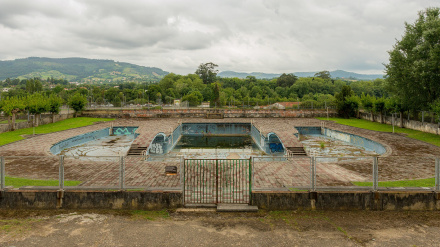 Antigua piscina de la Universidad Laboral de Gijón