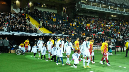 Las selecciones de Cataluña y Palestina saltan al césped de Montjuic antes de enfrentarse en partido amistoso