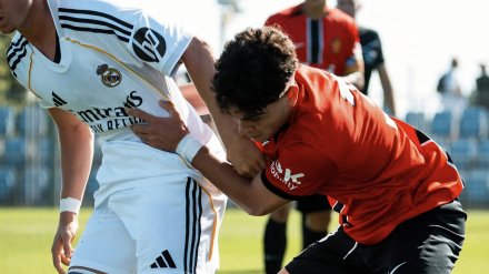 Luis Orejuela con el división de honor