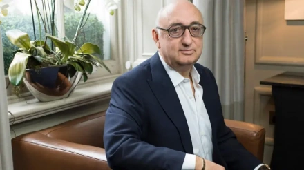 Barnett alega que tuvo una relación consentida y duradera con la mujer.