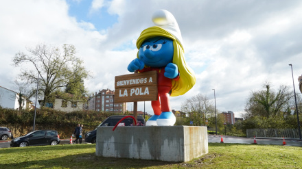 Pitufina da la bienvenida a Pola de Siero