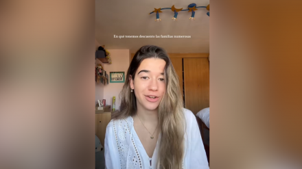 Valeria, hija de familia numerosa, en el vídeo