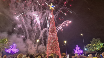 Iluminación del alumbrado navideño en Torrecárdenas