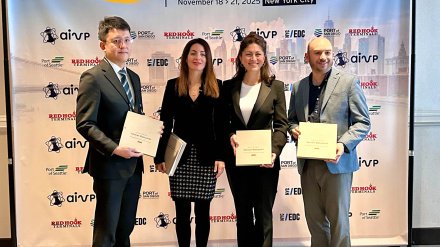 La presidenta de la APA junto a representantes de EEUU, Quebec y Busán en la conferencia de la AIVP