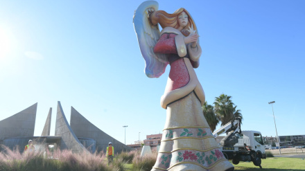 Seis ángeles de 9 metros llegan a Alicante para guiar la Navidad más gigante de España