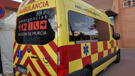 Imagen de una ambulancia no asistencial del Servicio Murciano de Salud