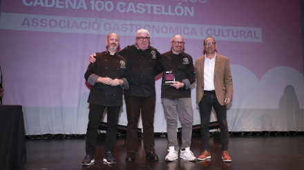 Xus Madrigal hizo entrega del Premio Solidario Cadena 100 Castellón a la Olleta Solidaria
