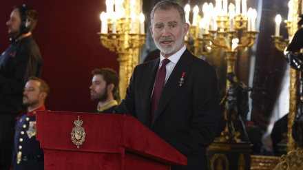 El Rey Felipe VI, durante su discurso en el acto de conmemoración del 50 aniversario de restauración de la monarquía, este viernes en el palacio Real en Madrid.