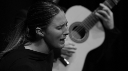 Lucía Beltrán durante un concierto