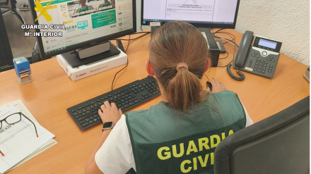 La Guardia Civil detiene a una mujer por estafar más de 800.000 euros a una treintena de perjudicados