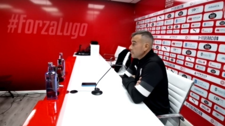 El entrenador del CD Lugo en rueda de prensa