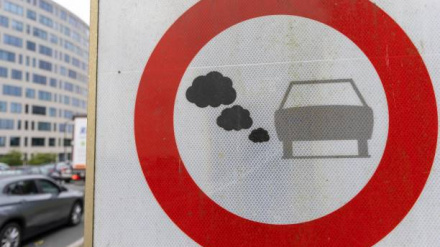 Una señal de tráfico reguladora de la zona de bajas emisiones