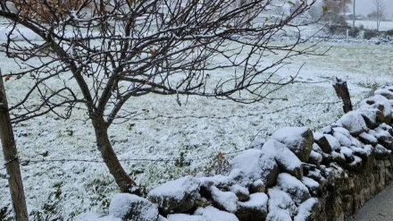 La nieve llega a Piornedo en Os Ancares