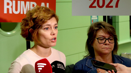 La secretaria general de ERC, Elisenda Alamany y la presidenta de la federación de Barcelona Creu Camacho