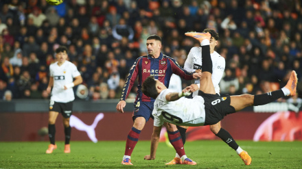 Una chilena que vale un derbi