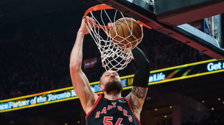 Sandro Mamukelashvili realiza un mate en el partido ante los Wizards.