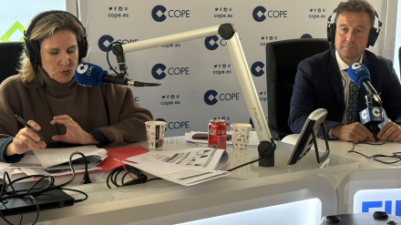 Cristina López Schlichting junto a Alejandro Ramírez