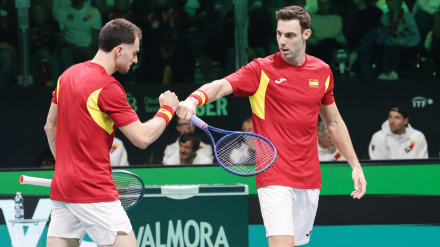 Pedro Martínez y Marcel Granollers celebrando un punto