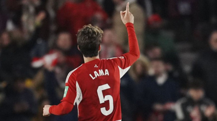 Manu Lama celebra el gol del empate del Granada