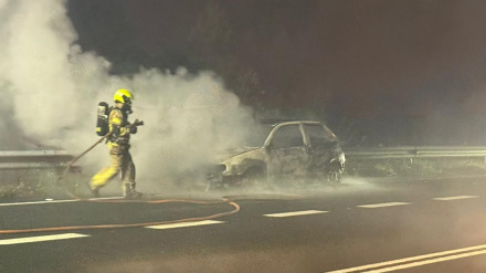 El vehículo quedó completamente calcinado