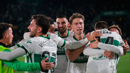 El Elche celebra el tanto de Álvaro Rodríguez frente al Real Madrid