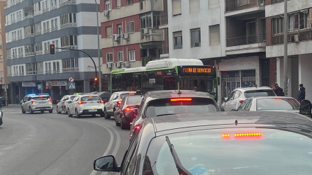 Bus de Aucorsa en avenida de las Ollerías