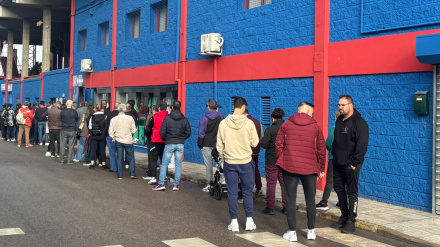 Colas en el estadio Francisco de la Hera, la semana pasada