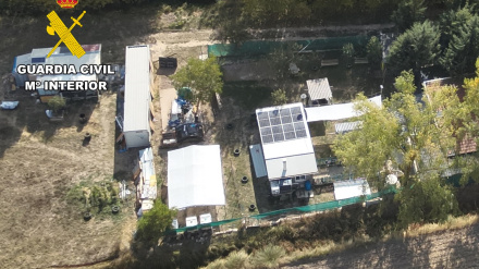 Se han contabilizado diez estructuras habitables compuestas por construcciones de obra y contenedores