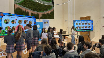 Alumnos en el Green Temple