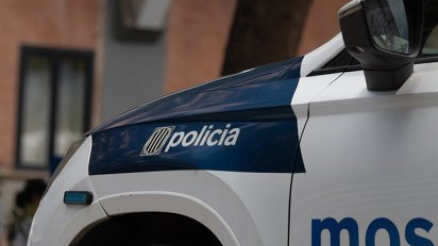 16/07/2024 Un vehículo de los Mossos d'Esquadra, a 16 de julio de 2024, en Barcelona, Catalunya (España). Los Mossos d'Esquadra es la policía autonómica de Cataluña, siendo parte de las fuerzas y cuerpos de seguridad, refundada como cuerpo policial con competencias de policía integral. Algunas de sus funciones son la seguridad ciudadana y orden público, previniendo y neutralizando las situaciones de riesgo para las personas y los bienes.POLITICA David Zorrakino - Europa Press