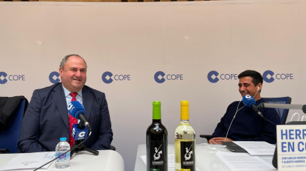 Julián Martínez, consejero de Agricultura de Castilla-La Mancha, con Alberto Herrera