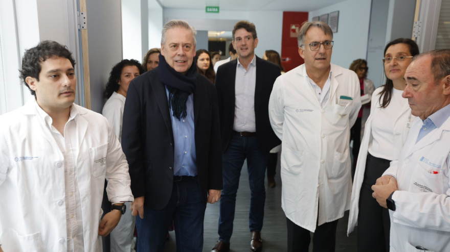 Caamaño, acompañado por Pego, Vázquez y el gerente del área sanitaria, Ramón Ares