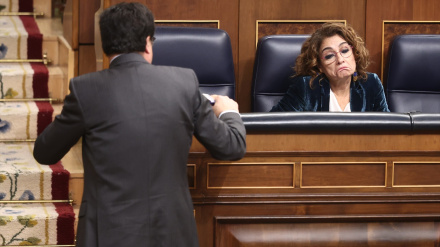 El ministro para la Transformación Digital y la Función Pública, Óscar López, y la vicepresidenta primera y ministra de Hacienda, María Jesús Montero