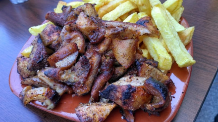 El helado y el pestorejo con patatas se coronan como el plato más pedido a domicilio en la provincia de Badajoz