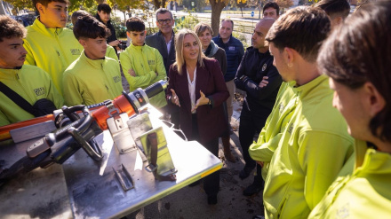 Visita de la alcaldesa de Granada, Marifrán Carazo, con alumnos de la EFA El Soto