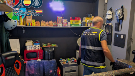 La Policía Nacional intervino marihuana, hachís, balanzas y material para la distribución en un local que operaba como asociación falsa