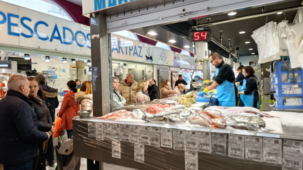 Pescados y marisco en subida paulatina en la Plaza de abastos de Lugo