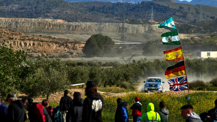 Momento del Rallye Tierras Altas con presencia de aficionados en el tramo