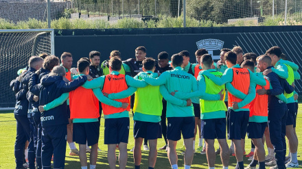 El grupo de Javi Rey antes de partir hacia Sevilla
