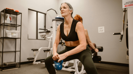 Flexiones de piernas y flexiones de brazos cada dos horas: una fórmula más eficaz que caminar una hora seguida