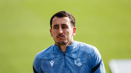 Mikel Oyarzabal se prepara para una sesión de entrenamiento en Zubieta