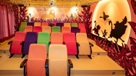 Sala de cine para niños hospitalizados.