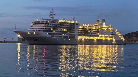 Crucero en la dársena de Cartagena