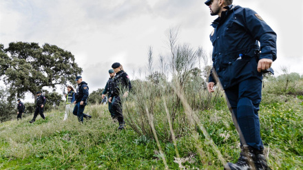 Agentes de Policía Nacional supervisan la zona durante un simulacro