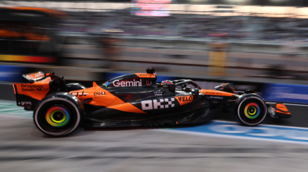 Oscar Piastri sale de boxes durante el Gran Premio de Catar.